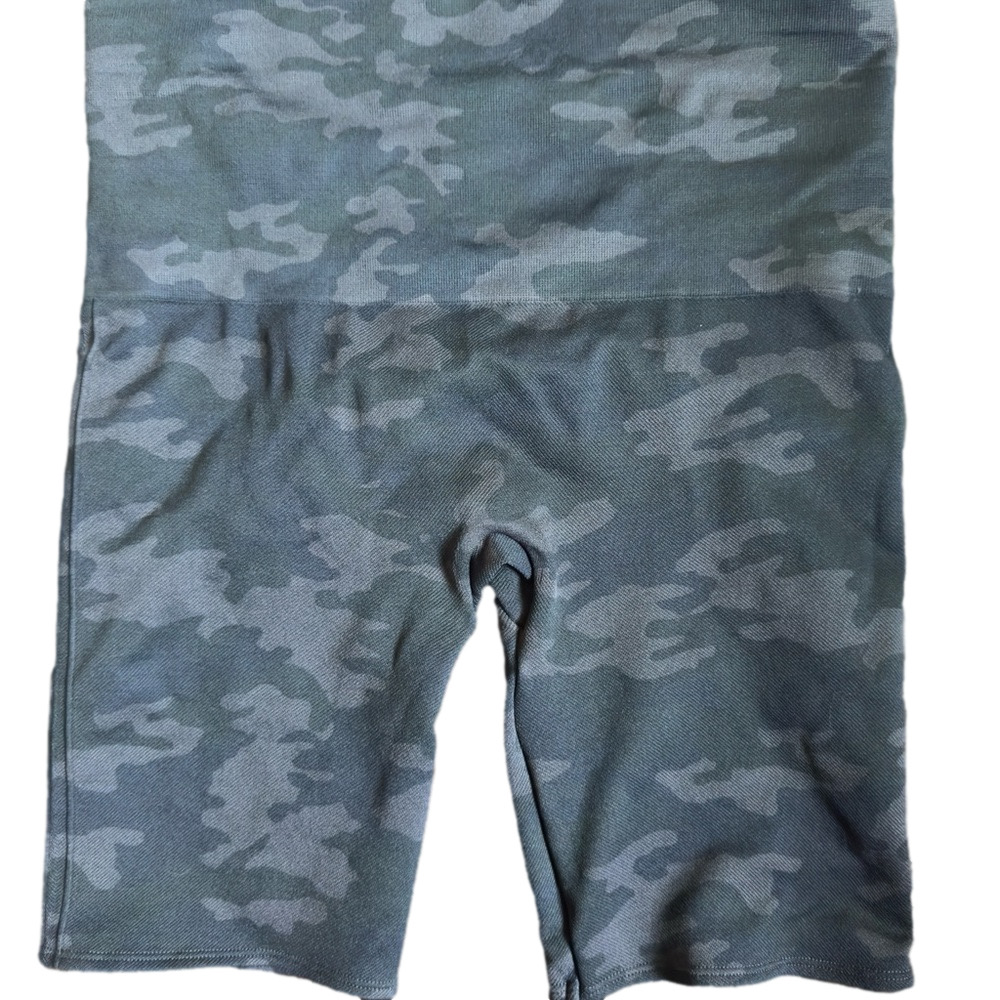SPANX Camo Compression Athletic Shorts Large - Picture 3 of 4